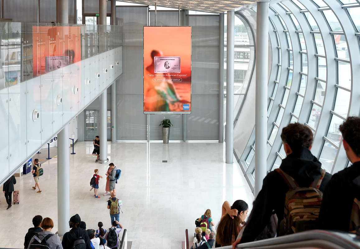 AMEX_shopping vertical screen_CDG2BD_Extime JCDecaux Airport