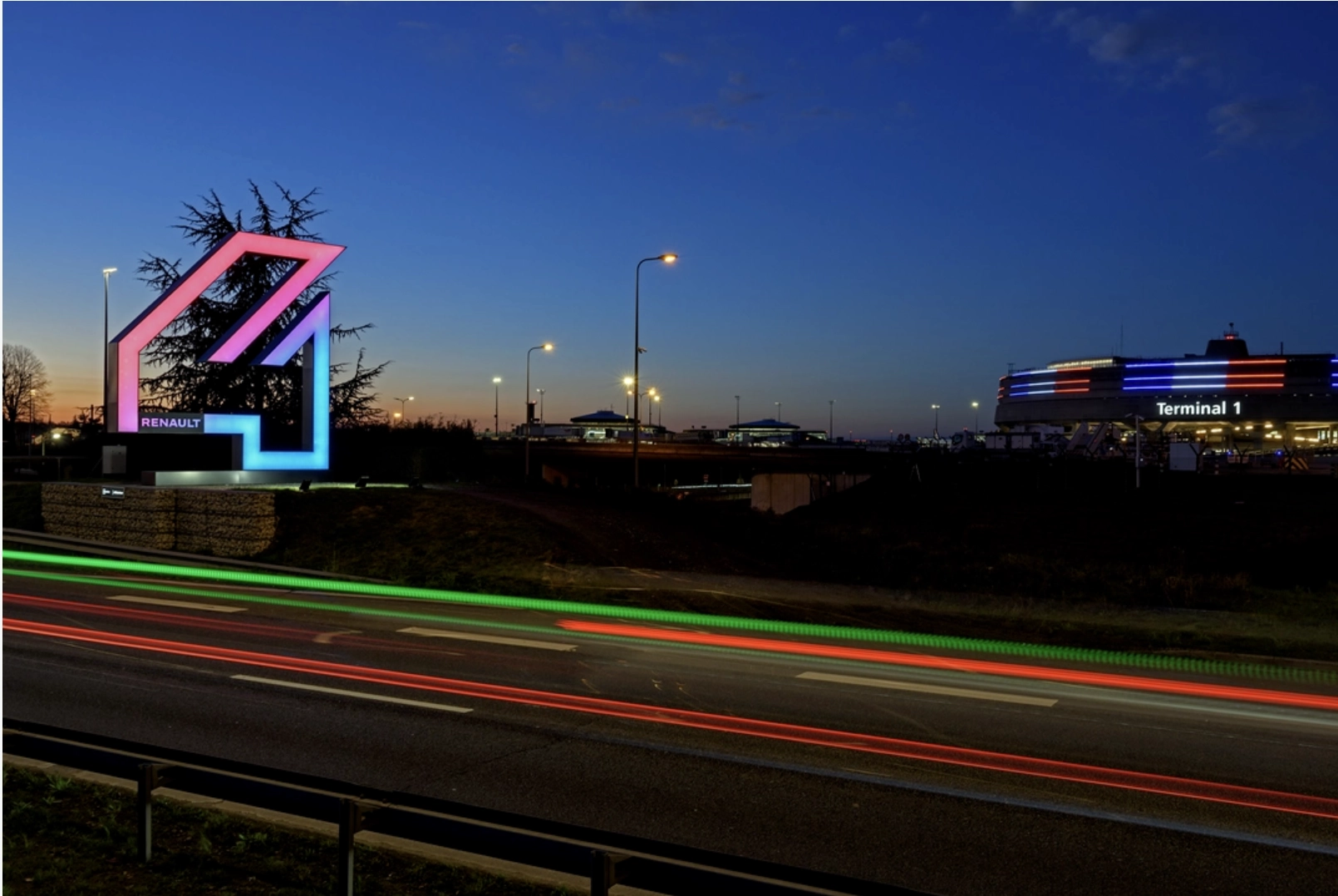 RENAULT_CDG2EM_SUSPENDEDBANNERS_0624_001