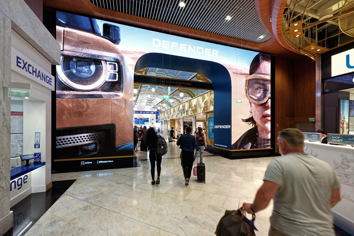 JLR_shopping digital arch_CDG2E porte K 2_Extime JCDecaux Airport